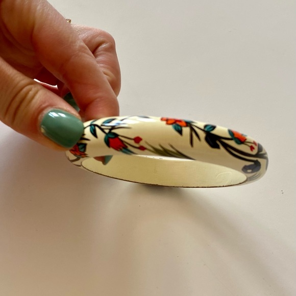 Wooden floral bangle - Picture 2 of 4